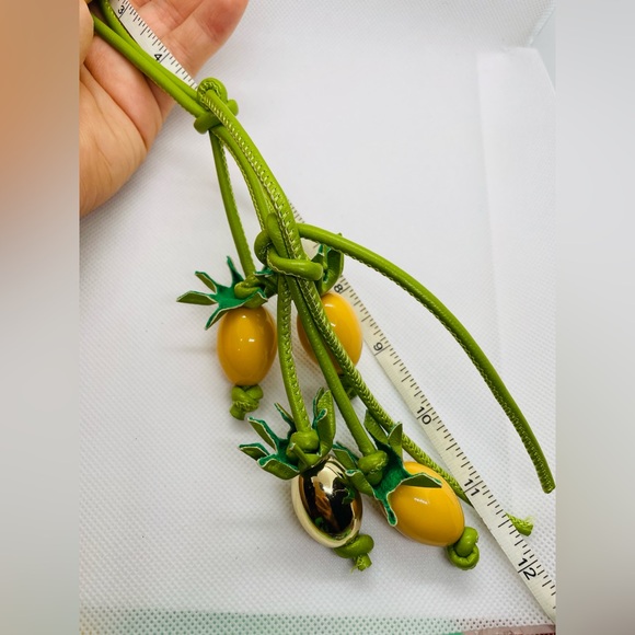 Yellow cherry tomatoes bag charm - Picture 7 of 8